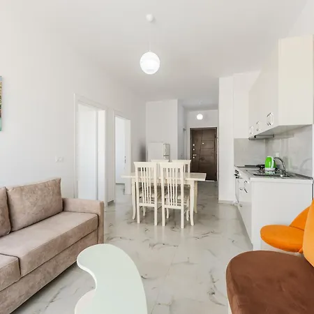 Beachside Comfort In Orikum Apartment *