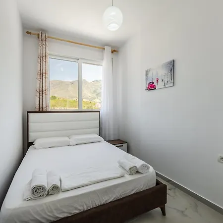 Beachside Comfort In Orikum Apartment Vlorë