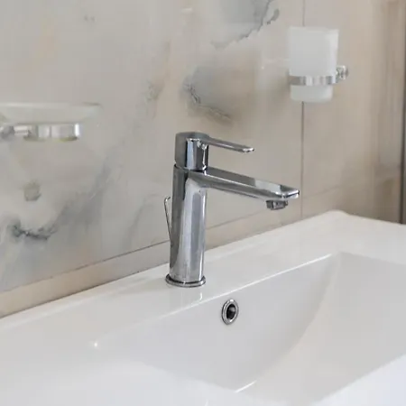 Apartment Beachside Comfort In Orikum Vlorë