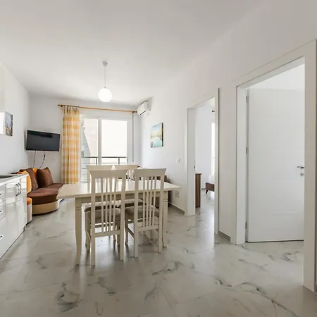 Beachside Comfort In Orikum Vlorë