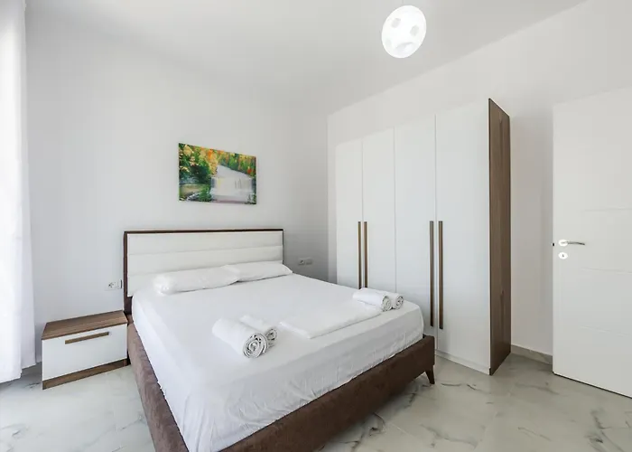 公寓 Beachside Comfort In Orikum By Pikhost